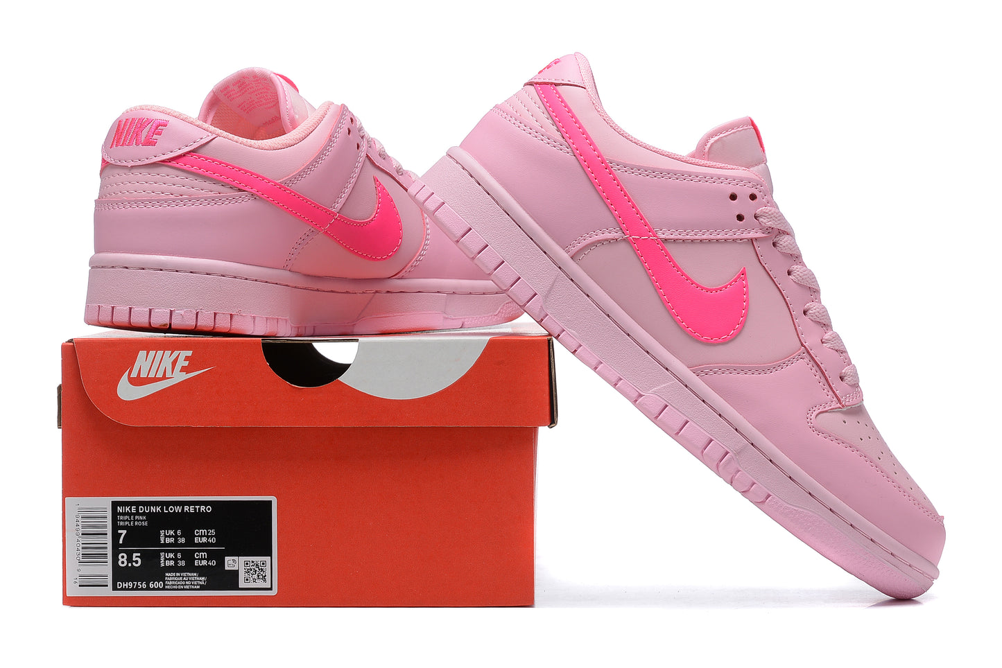 SB Dunk Low x TRIPLE PINK