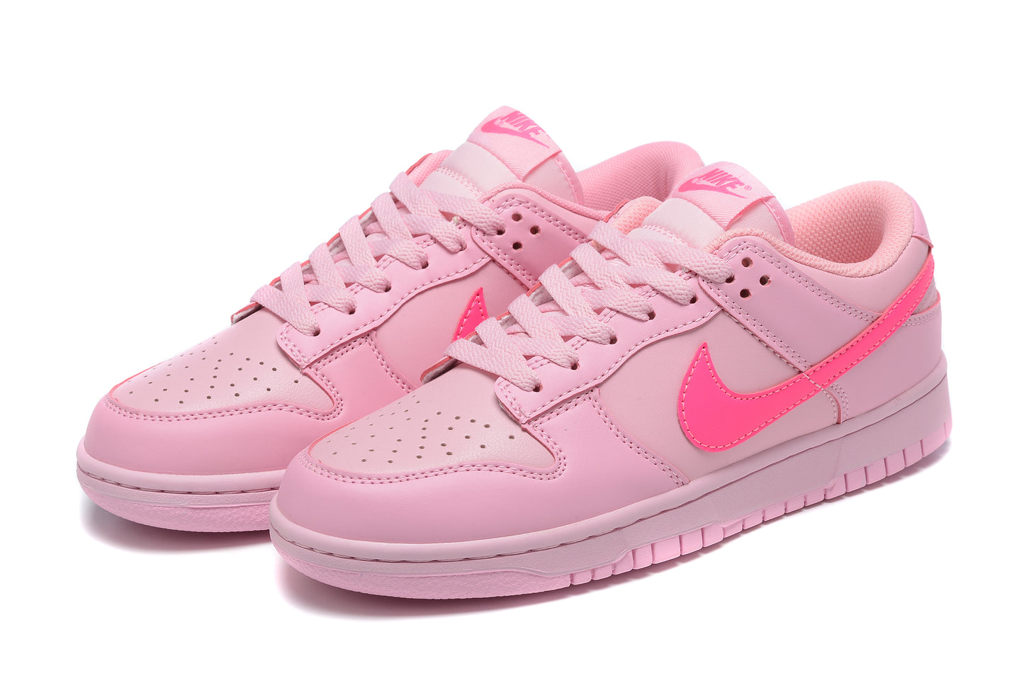 SB Dunk Low x TRIPLE PINK