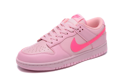 SB Dunk Low x TRIPLE PINK