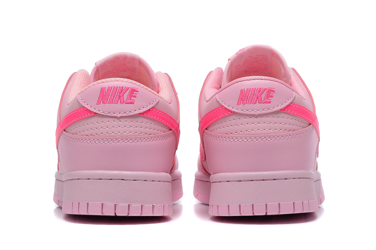 SB Dunk Low x TRIPLE PINK