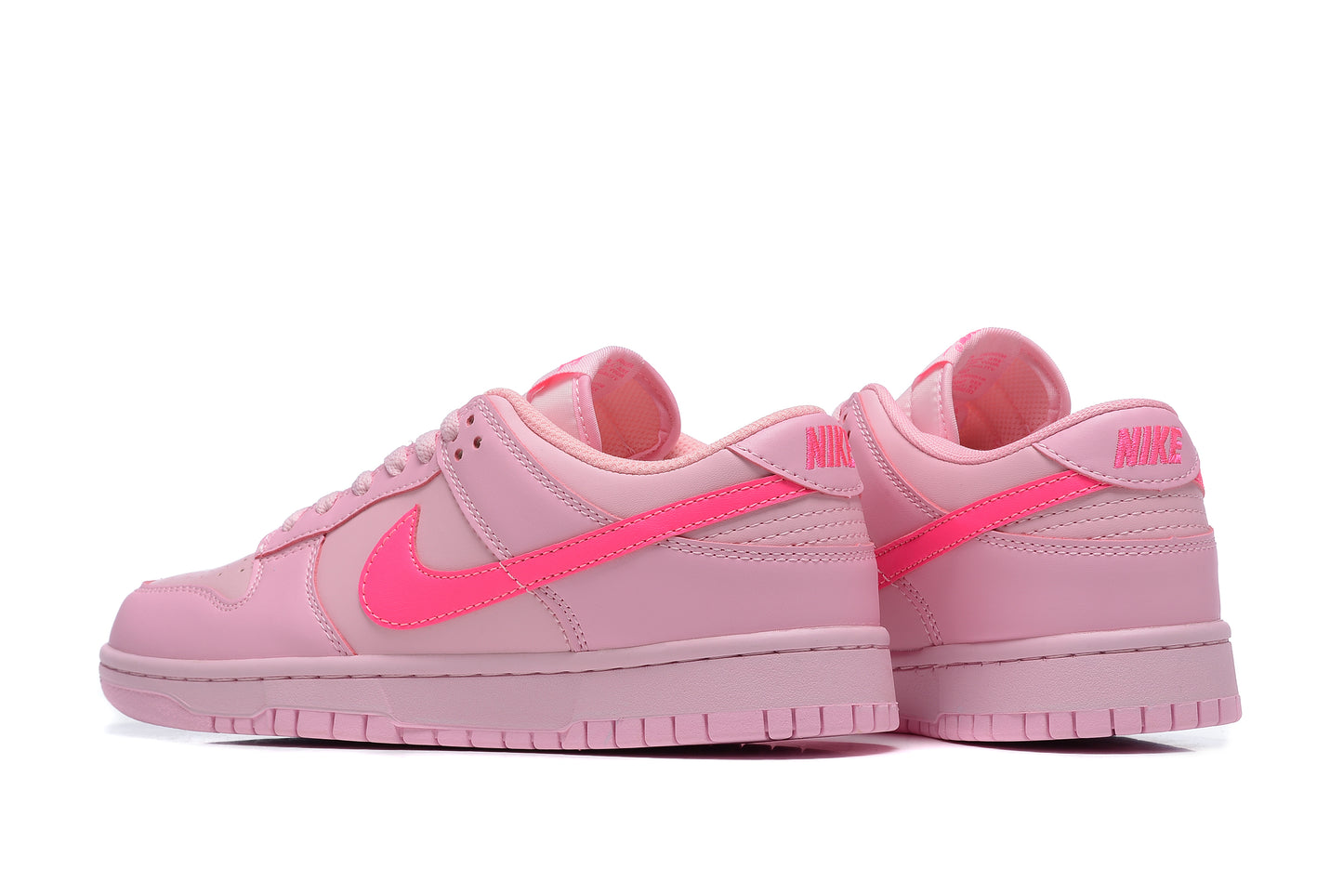 SB Dunk Low x TRIPLE PINK