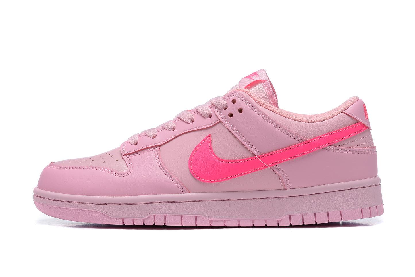 SB Dunk Low x TRIPLE PINK